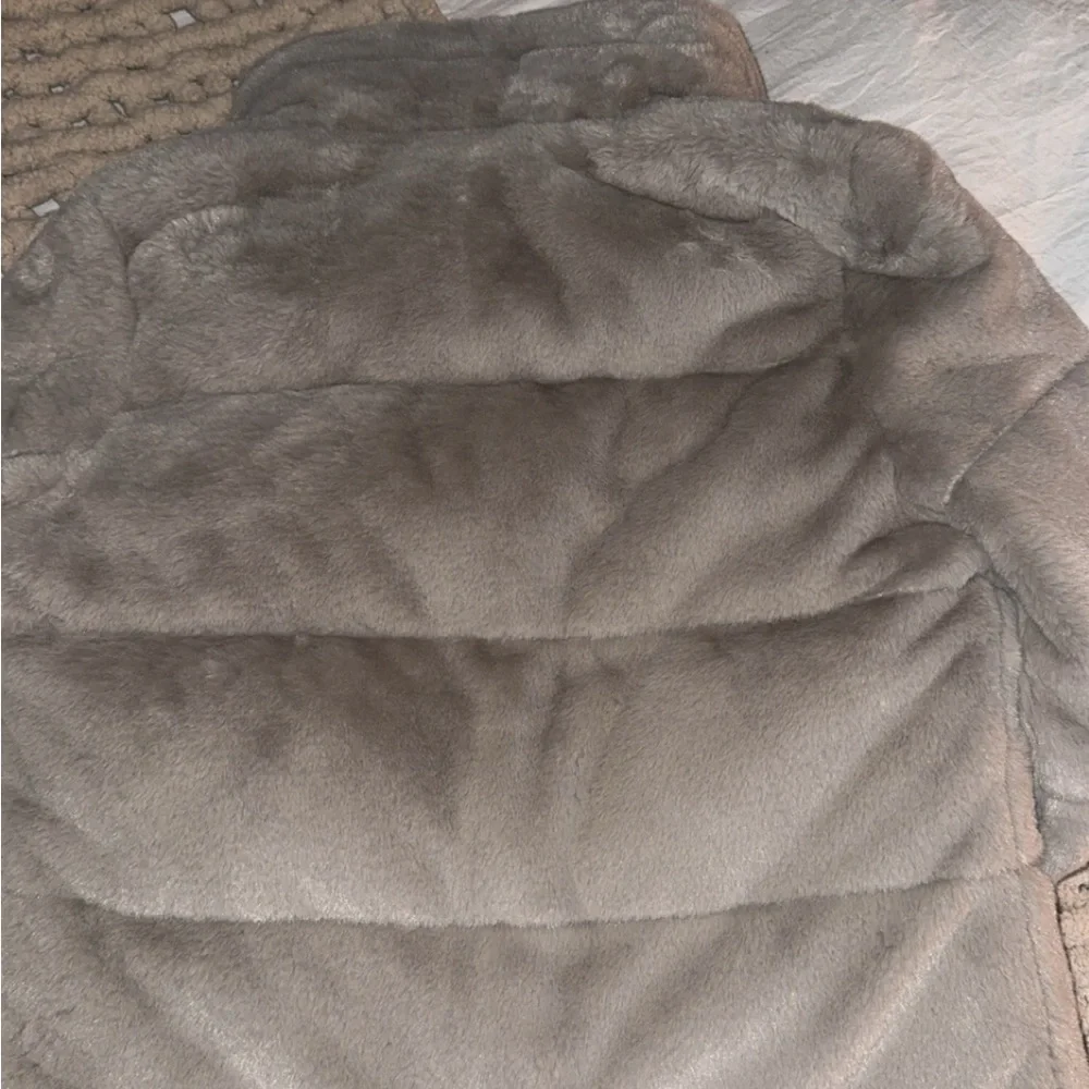 NWT A&F Mini Puffer - Picture 6 of 6